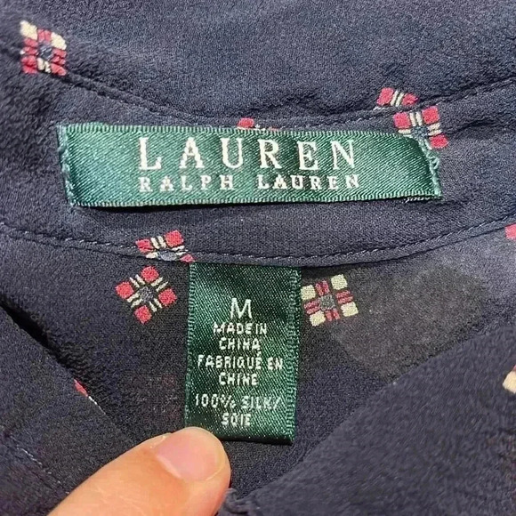 LAUREN RALPH LAUREN 100% Silk Blouse Top Button Down Small Pattern Sz M Navy - Picture 7 of 8